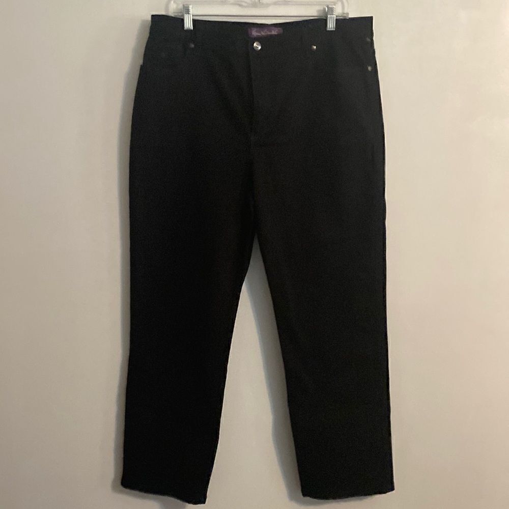 Gloria Vanderbilt Black Amanda Original slimming 5 pocket jeans, size 18P